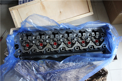 特雷克斯兩頭忙珀金斯柴油發(fā)動機(jī)配件3718 R032汽缸蓋批發(fā)與