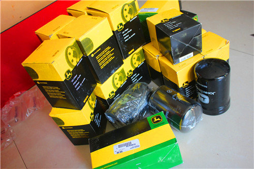 約翰迪爾6059發(fā)動機機油冷卻器RE61769機油散熱器強鹿機油濾清器T19044配件